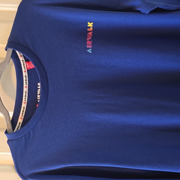 AIRWALK BRAND MEN'S BLUE LONG SLEEVE TEE-SHIRT SIZE MEDIUM - Picture 1 of 16